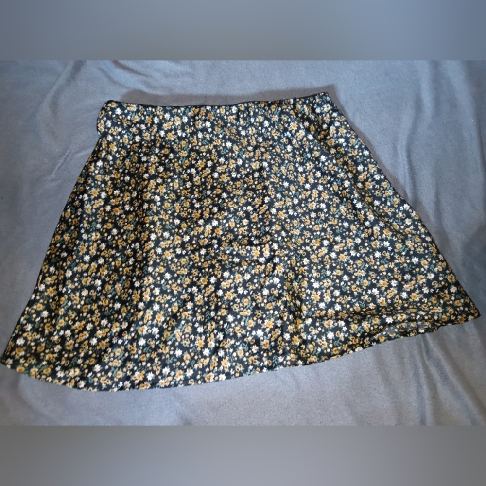 NWOT Floral Mini Aeropostale Polyester Flowy Skirt Jrs. M